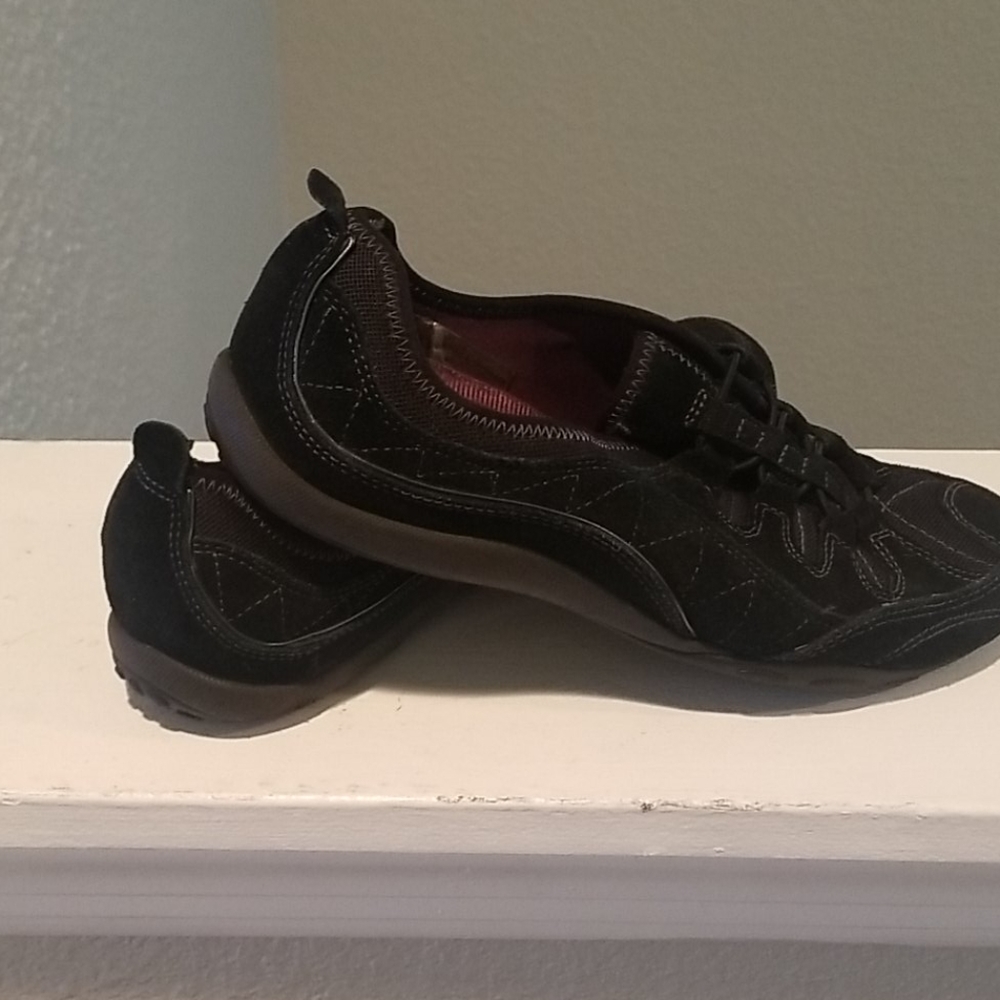 Skechers tennies in excellent condition